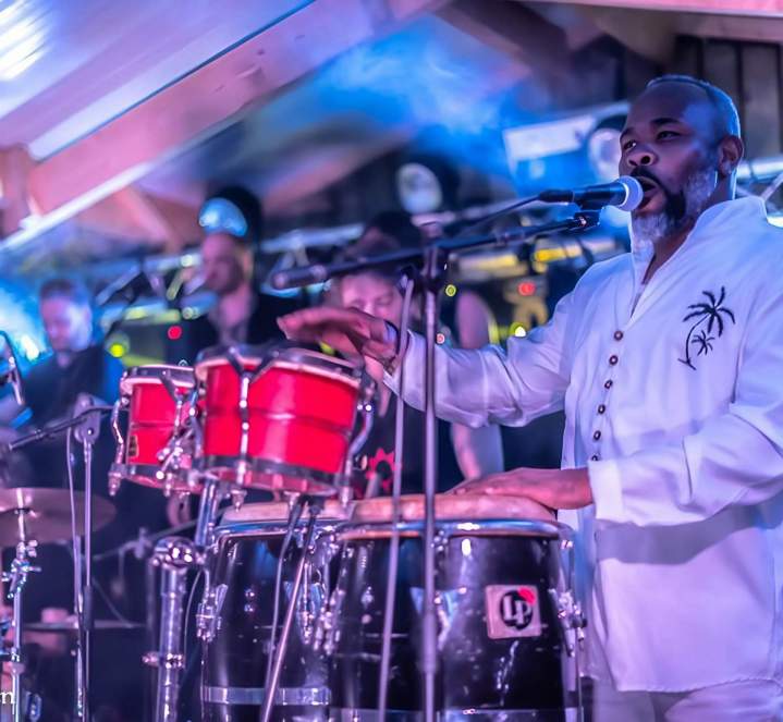 Du bon temps dans notre bar à ambiance